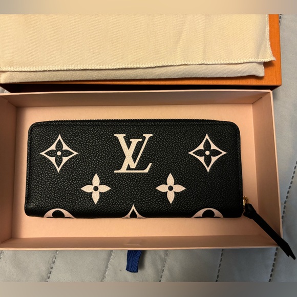 Louis Vuitton Handbags - LOUIS VUITTON Clemence Wallet (Black)
